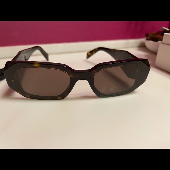 Prada sunglasses - Picture 1 of 6